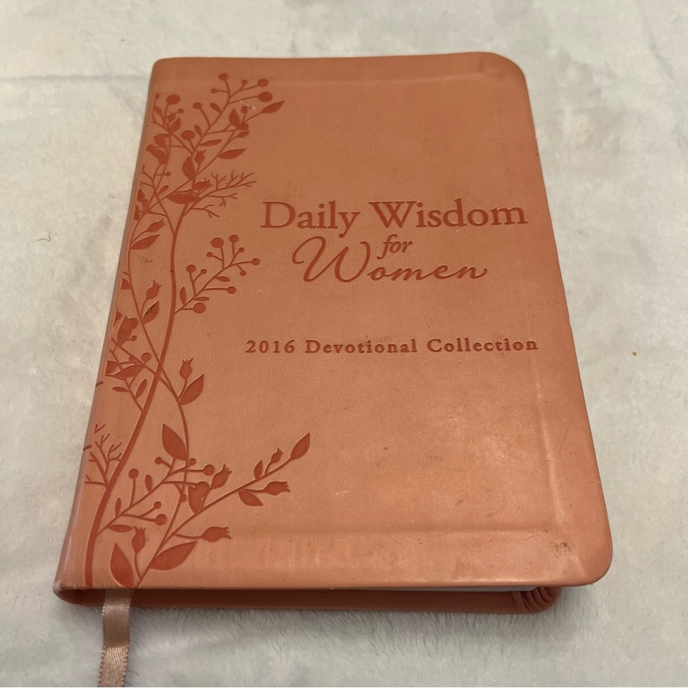 Daily Wisdom for Women Devotional Book 2016 Used Condition